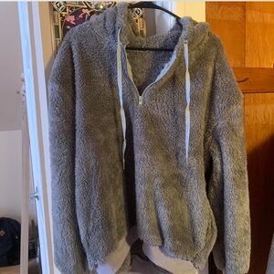 •Furry Pull Over with Hood
•No Brand
•Small